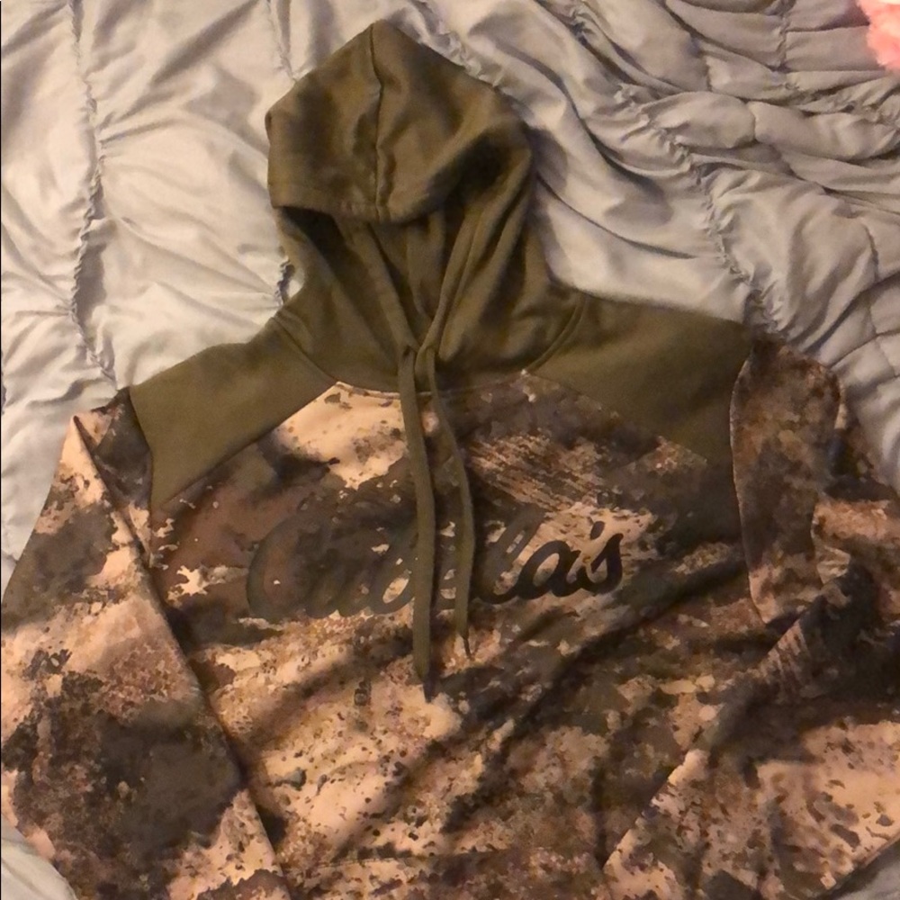 Cabela’s camouflage hoodie